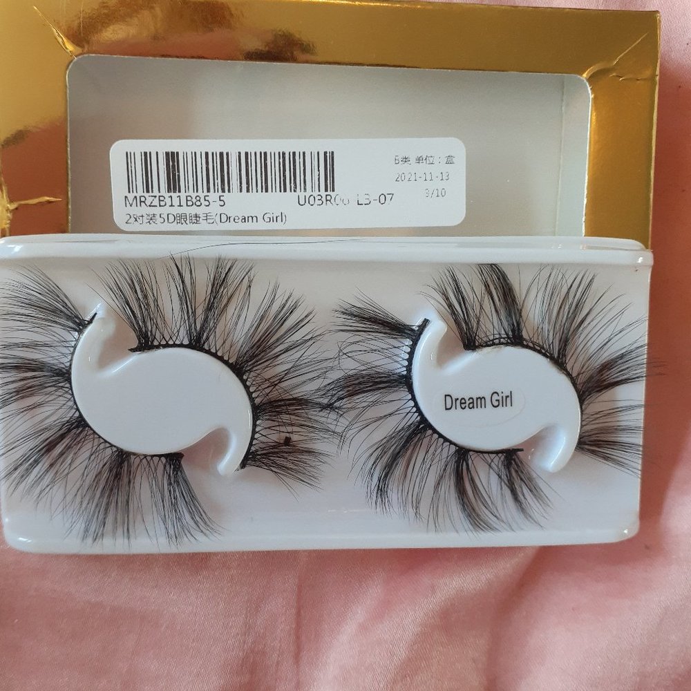 SALE!! Brand New False Lashes-25mm